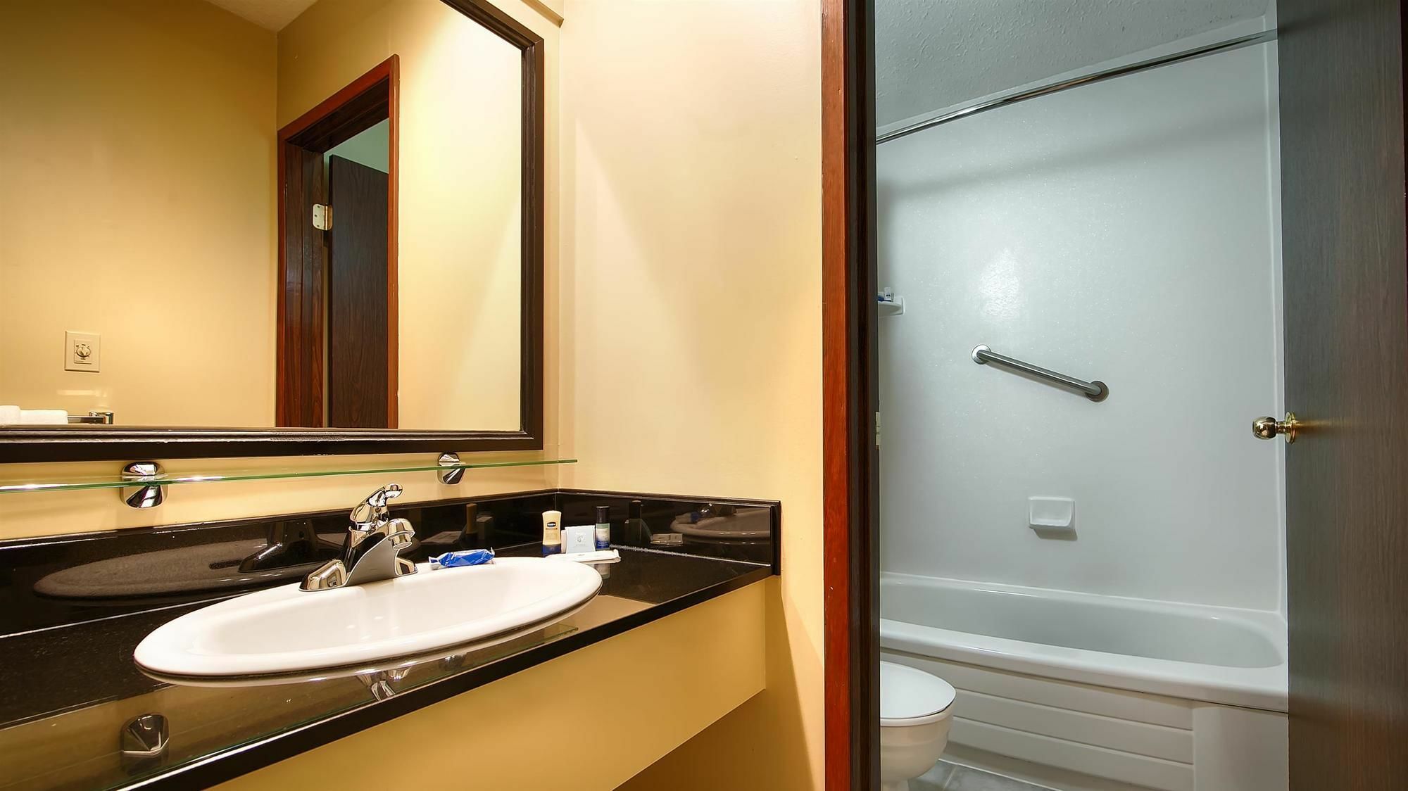 Travelodge By Wyndham Abbotsford Bakerview Zewnętrze zdjęcie